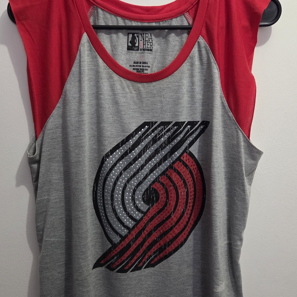 NBA Women's Red and Gray Short Sleeve Tee
